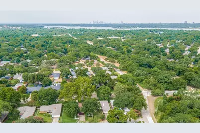 10208 Lake Gardens Drive, Dallas, TX 75218 - Photo 23