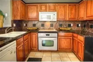 907 Canal, Irving, TX 75063 - Photo 3