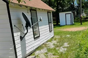 763 Frontier St, Bowie, TX 76230 - Photo 25