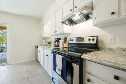 2406 Hollandale Circle, Arlington, TX 76010 - Photo 9