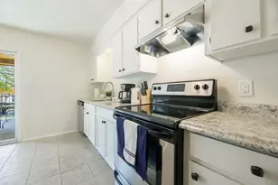 2406 Hollandale Cir, Arlington, TX 76010 - Photo 9
