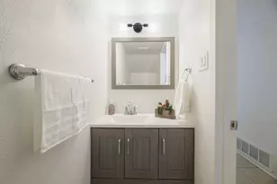 2406 Hollandale Cir, Arlington, TX 76010 - Photo 5