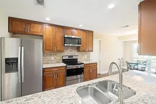 211 Willow Creek Ct, Mansfield, TX 76063 - Photo 9