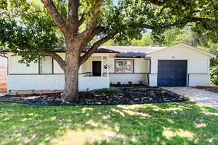 706 Henslee Dr, Euless, TX 76040 - Photo 1