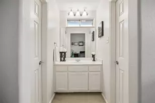 9705 Valley Lake Ct, Irving, TX 75063 - Photo 23