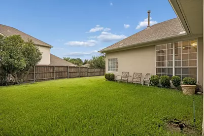 9705 Valley Lake Court, Irving, TX 75063 - Photo 31