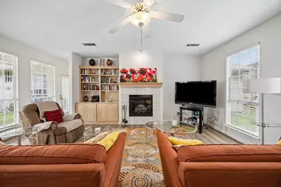 9705 Valley Lake Court, Irving, TX 75063 - Photo 15