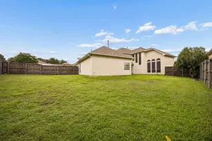 9705 Valley Lake Ct, Irving, TX 75063 - Photo 29