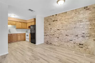 44 E Mountain Creek Drive, Grand Prairie, TX 75052 - Photo 3