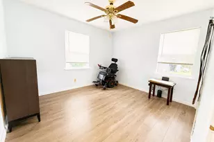 1915 English St, Irving, TX 75061 - Photo 9