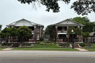 907 N Bishop Ave, Dallas, TX 75208 - Photo 1