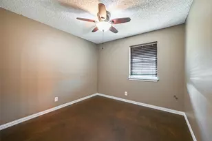 2024 Walker St, Granbury, TX 76048 - Photo 17