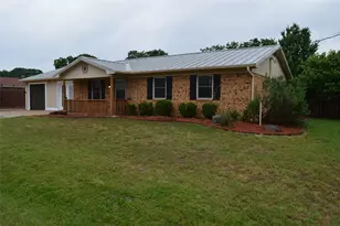 2024 Walker St, Granbury, TX 76048 - Photo 1