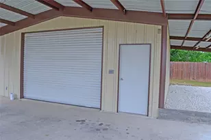 2024 Walker St, Granbury, TX 76048 - Photo 17
