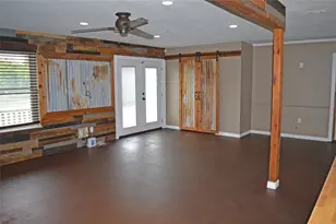 2024 Walker St, Granbury, TX 76048 - Photo 3