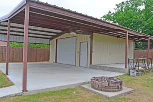 2024 Walker St, Granbury, TX 76048 - Photo 3