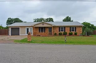2024 Walker St, Granbury, TX 76048 - Photo 5