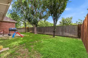 1235 Clearwater Dr, Grand Prairie, TX 75052 - Photo 21