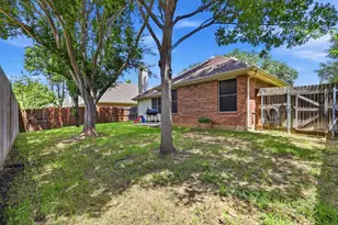 1235 Clearwater Dr, Grand Prairie, TX 75052 - Photo 23