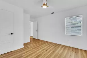 203 E 7th St, Irving, TX 75060 - Photo 15