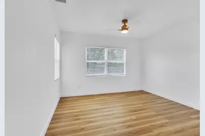 203 E 7th Street, Irving, TX 75060 - Photo 17
