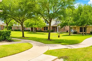 2743 Hyde Park Dr, Grand Prairie, TX 75050 - Photo 5