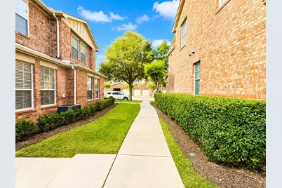 2743 Hyde Park Drive, Grand Prairie, TX 75050 - Photo 3