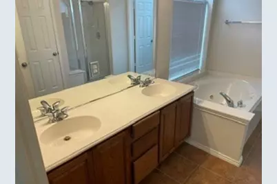 1740 Hidden Brook Drive, Grand Prairie, TX 75050 - Photo 5