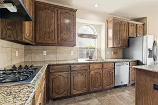 1635 Desert Hills Dr, Fort Worth, TX 76052 - Photo 11