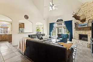 1635 Desert Hills Dr, Fort Worth, TX 76052 - Photo 3