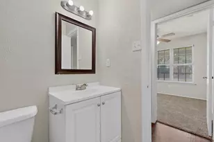2718 Wesleyan Dr, Irving, TX 75062 - Photo 21
