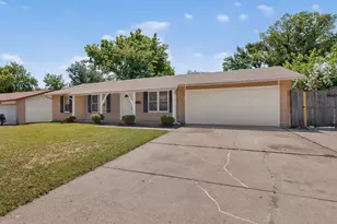 2718 Wesleyan Dr, Irving, TX 75062 - Photo 3