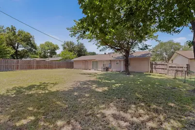 2718 Wesleyan Drive, Irving, TX 75062 - Photo 35