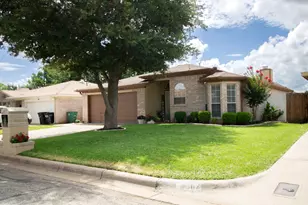 1363 Yorkshire St, Fort Worth, TX 76134 - Photo 3