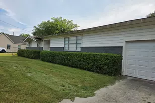304 S Buffalo St, Chico, TX 76431 - Photo 3