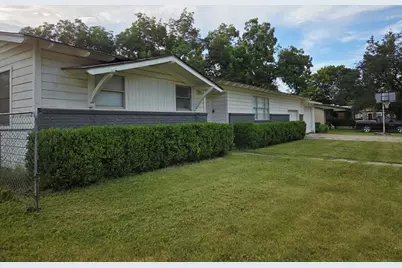 304 S Buffalo Street, Chico, TX 76431 - Photo 1