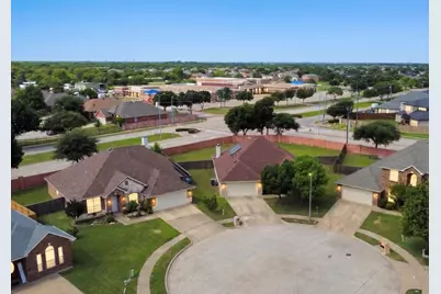 1435 Fleetwood Cove Drive, Grand Prairie, TX 75052 - Photo 3