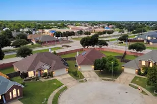 1435 Fleetwood Cove Dr, Grand Prairie, TX 75052 - Photo 3
