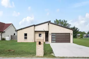 228 E Windjammer Rd, Gun Barrel City, TX 75156 - Photo 1