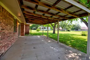808 S Jefferson St, Pilot Point, TX 76258 - Photo 5