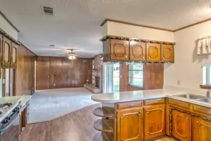 808 S Jefferson St, Pilot Point, TX 76258 - Photo 11