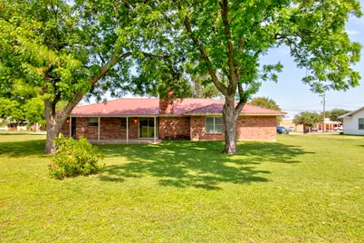 808 S Jefferson Street, Pilot Point, TX 76258 - Photo 3