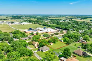 808 S Jefferson St, Pilot Point, TX 76258 - Photo 27
