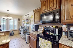4945 Wild Oats Dr, Fort Worth, TX 76179 - Photo 9