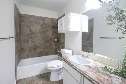 703 N Douglas Avenue, Cleburne, TX 76033 - Photo 17