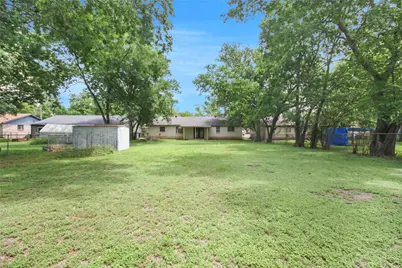 703 N Douglas Avenue, Cleburne, TX 76033 - Photo 19