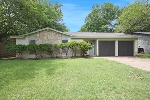 703 N Douglas Ave, Cleburne, TX 76033 - Photo 1