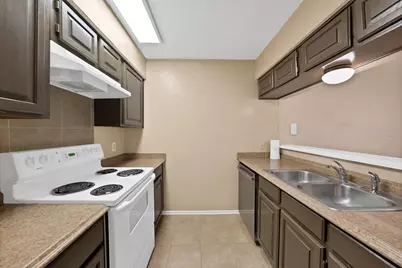 935 Cedarland Boulevard, Arlington, TX 76011 - Photo 17