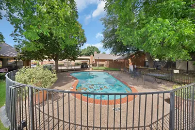 935 Cedarland Boulevard, Arlington, TX 76011 - Photo 3