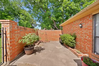 935 Cedarland Boulevard, Arlington, TX 76011 - Photo 9